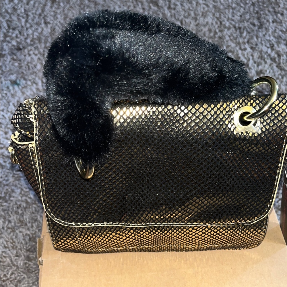 No Boundaries Black and Gold Textured Women's Bag